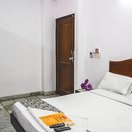Hotel Iconic Residency - Near Ganga Ram Hospital